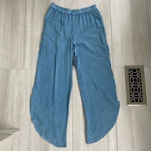 Cropped denim-like capri pants